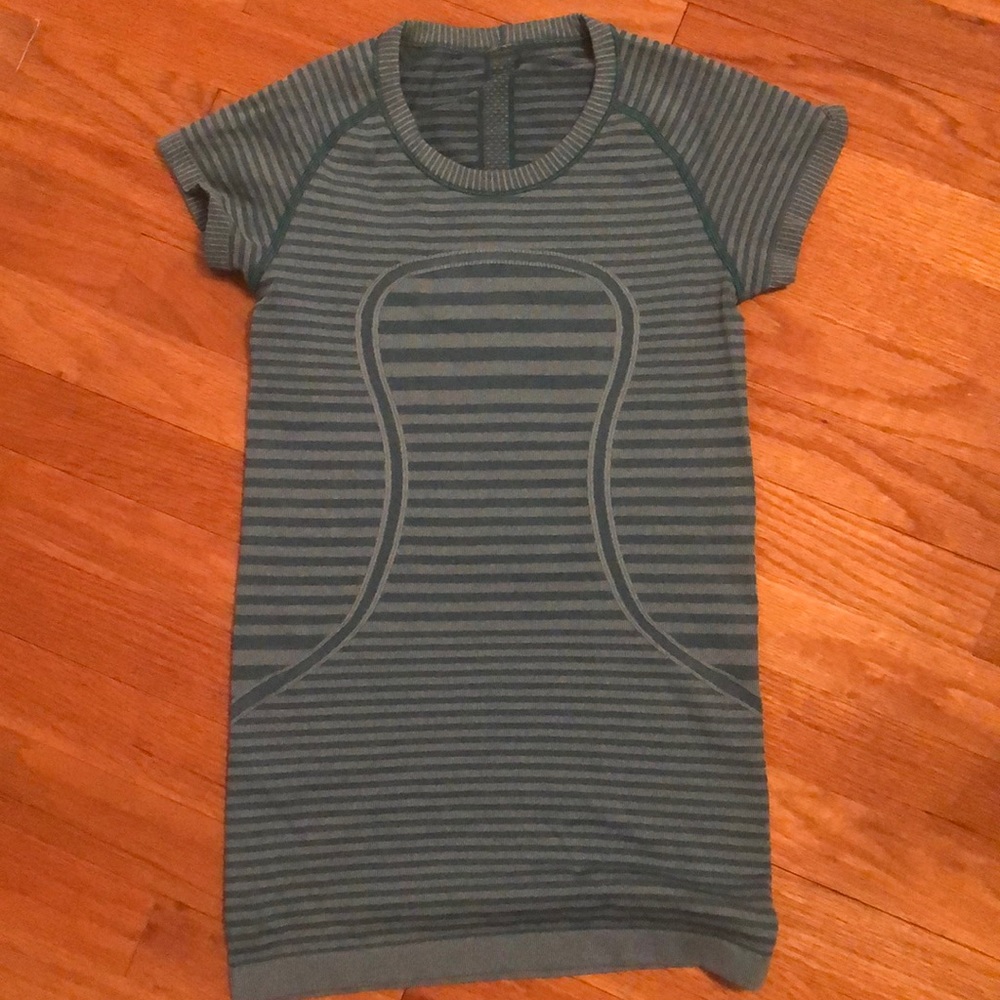Lululemon short sleeve top